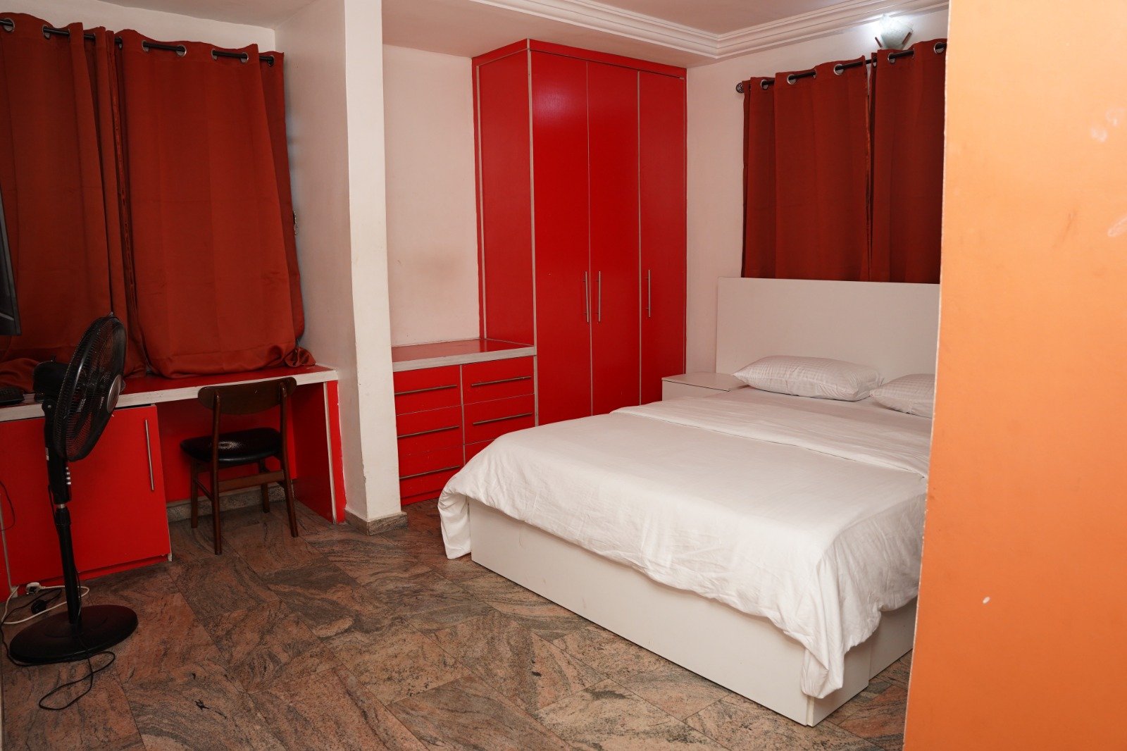 1 Bed Serviced Suite
